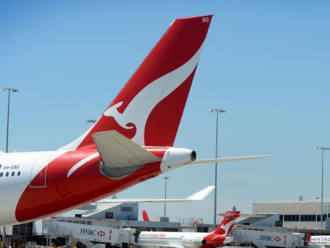 MELBOURNE, AUSTRALIA - NewsWire Photos NOVEMBER 22, 2021: QANTAS resumes international flights from Melbourne with a plane leaving for Singapore. Picture: NCA NewsWire / Andrew Henshaw