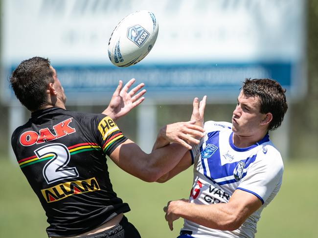 Harry Wald (left) and Hamish Wilson battle for possession. Picture: Julian Andrews