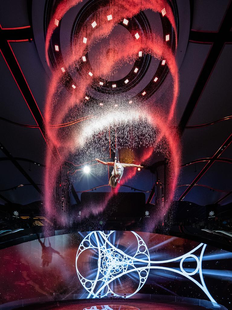 Aqualume is the first of a series of live and free, world-class digital art shows and aerialist performances.