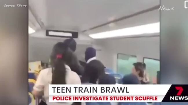 Teen girls caught on camera in wild train fight (7NEWS)