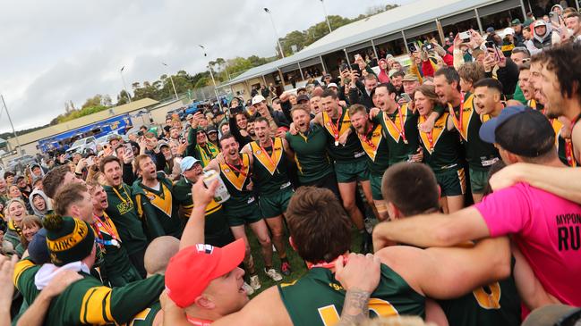 Myponga Sellicks sings the club song after its famous win. Picture: Dos Photography