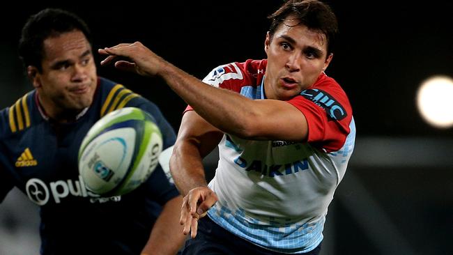 DUNEDIN, NEW ZEALAND - MAY 27:  Nick Phipps of the Waratahs gets the ball away during the round 14 Super Rugby match between the Highlanders and the Waratahs at Forsyth Barr Stadium on May 27, 2017 in Dunedin, New Zealand.  (Photo by Dianne Manson/Getty Images)