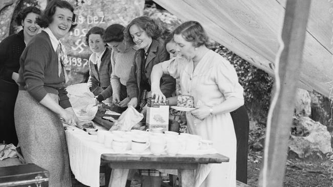 A German picnic at Deep Creek in September 1938. Photo by Ted Hood, courtesy State Library of NSW