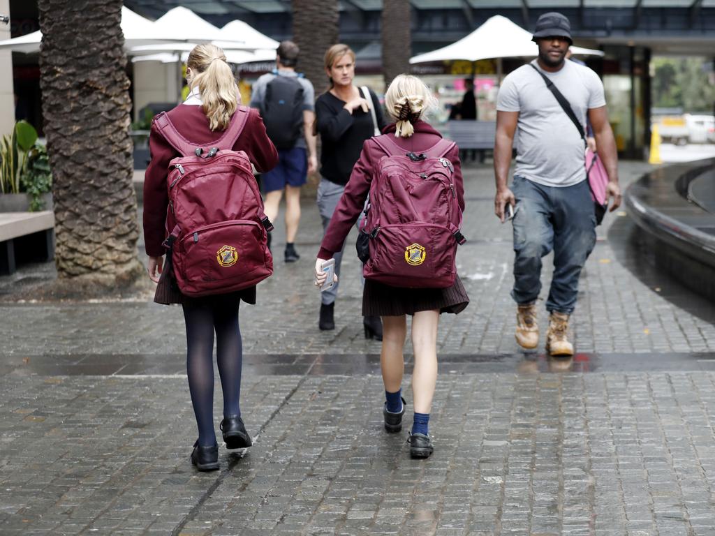 Students travel home after school. Picture: NCA NewsWire / Nikki Short