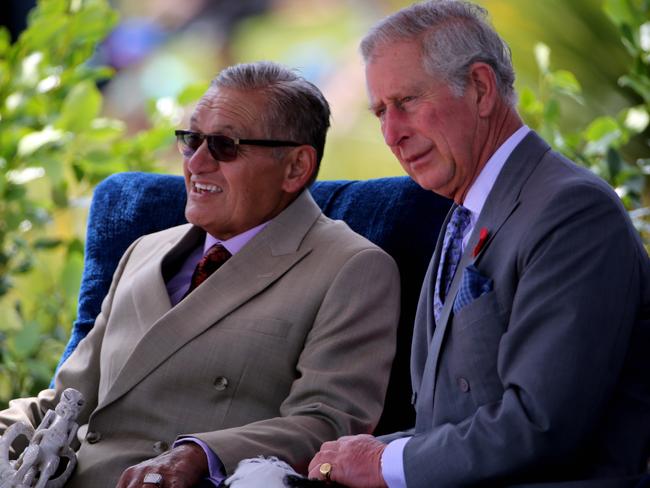 Prince Charles, Prince of Wales, right, with the maori king Kiingi Tuheitia about to watch a display by 5 waka, maori canoes on the Waikato River at Turangawaewae Marae, Hamilton, New Zealand, Sunday, November 08, 2015.  (AAP Image/SNPA Pool, David Rowland) NO ARCHIVING, EDITORIAL USE ONLY, NZ OUT