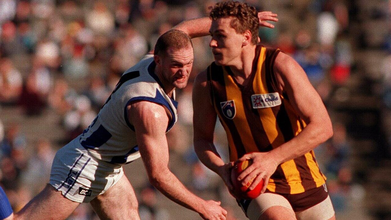 Hawthorn footballer Paul Dear died of pancreatic cancer.