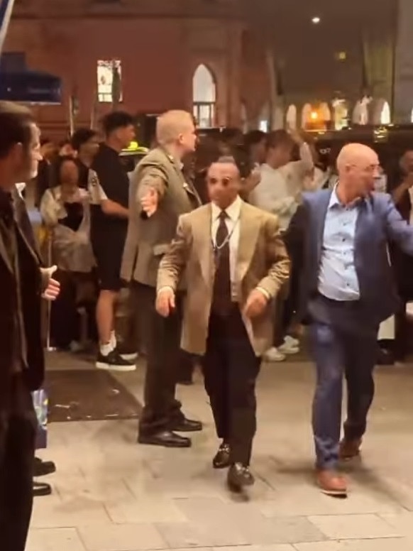 Salt Bae appeared to be shown the pavement. Photo: instagram @nusr_et.