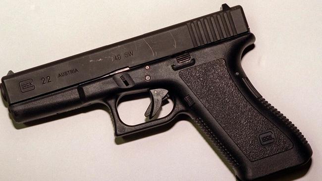 Glock 15 round self-loading semi-automatic pistol which may replace traditional revolver in New South Wales (NSW) Police equipment. Weapon / Gun P10/// Glock 15 round self-loading semi-automatic pistol which may replace traditional revolver in New South Wales (NSW) Police equipment. Weapon / Gun