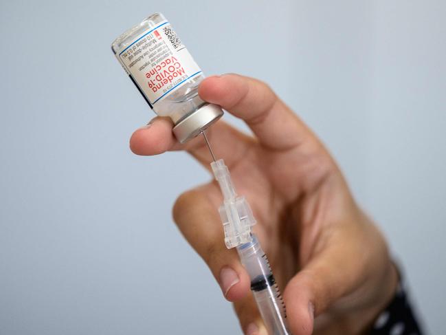 (FILES) In this file photo taken on April 16, 2021 a medical staff member prepares a syringe with a vial of the Moderna Covid-19 vaccine at a pop up vaccine clinic at the Jewish Community Centerin the Staten Island borough of New York City. - An expert committee on October 14, 2021 recommended a booster dose of Moderna's anti-Covid vaccine in the United States for certain at-risk groups, a month after making a similar decision for the Pfizer shot. (Photo by Angela Weiss / AFP)