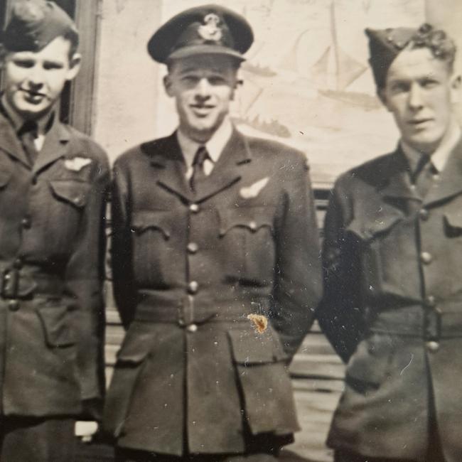 Robert Wylie Smith (centre) on The Strand in London in early 1944