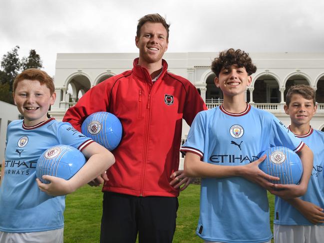 ADELAIDE, AUSTRALIA. NCA NewsWire pictured 18th August, 2022. Manchester City Football School to be established at Rostrevor College. (L-r) Henry Askem 11, ex Socceroo and now Rostrevor School co-ordinator Daniel Mullen, Christian Tassotti 14, Ryder Dalton 11. Picture: Tricia Watkinson