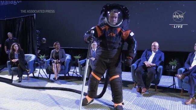 Future NASA moonwalkers to sport sleeker spacesuits