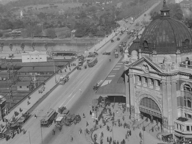 Aerial view of Flinders Street Station showing Princes Bridge Station and the railway tracks opposite. Picture: HWT Library.