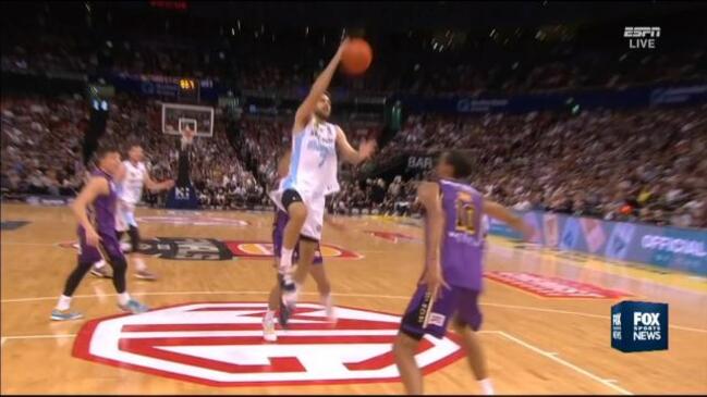 New Zealand Breakers take game 1 biccies over Sydney Kings