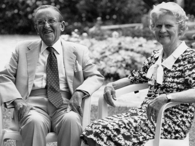 SA arts philanthropists James Ramsay and Diana Ramsay who have been included in this years Australia Day Honours list. Here at home in Walkerville, 24 Jan 1992