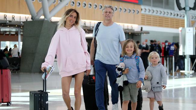 Andrea Abel van Ens and Rob van Ens with their kids Jasper and Nikalai at Sydney Airport, before boarding one of the last remaining flights to Queensland. Picture: Tim Hunter.