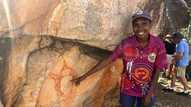 Zarika Peurmora during an art tour at Munurru. Photo: Wunambal Gaambera Aboriginal Corp