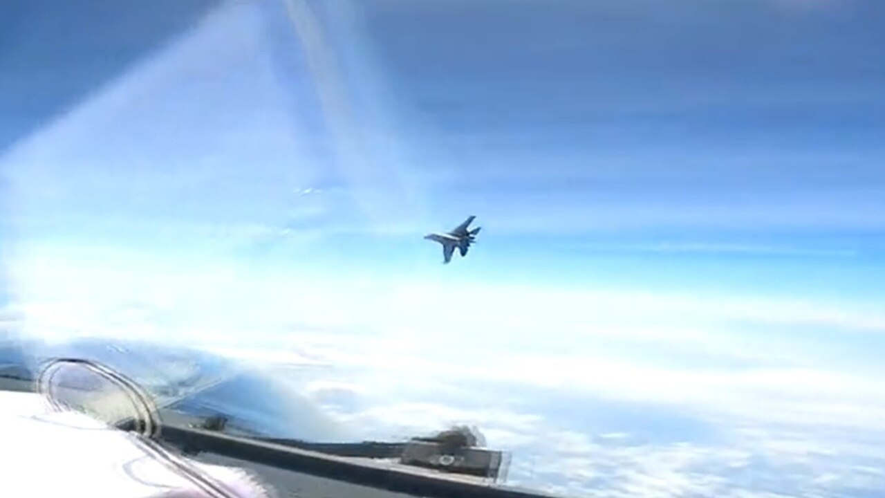 Il Pentagono ha affermato che un jet da combattimento cinese sta effettuando una mossa “aggressiva” verso un aereo da ricognizione statunitense
