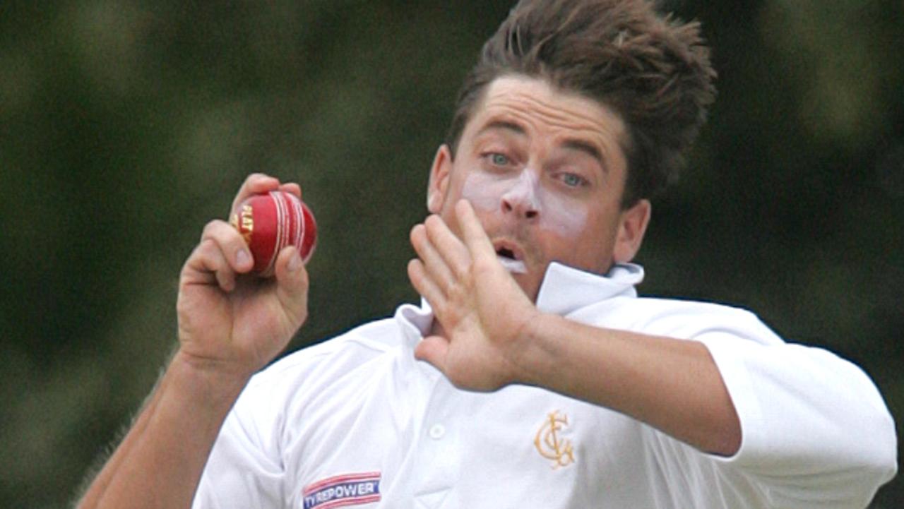 Marcus Stow bowling for Leopold against Thomson in February, 2006.
