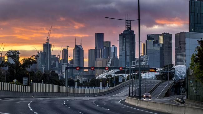 A lone car leaves the Melbourne CBD on Sunday evening before the nightly curfew begins. Picture: NCA NewsWire/David Geraghty