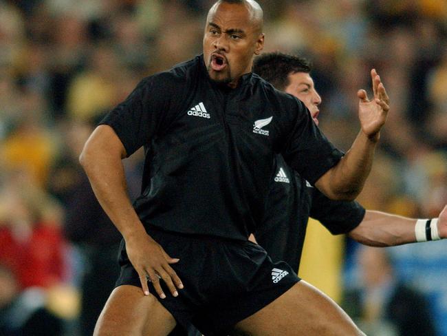 All Black star Jonah Lomu touches down in Marseille