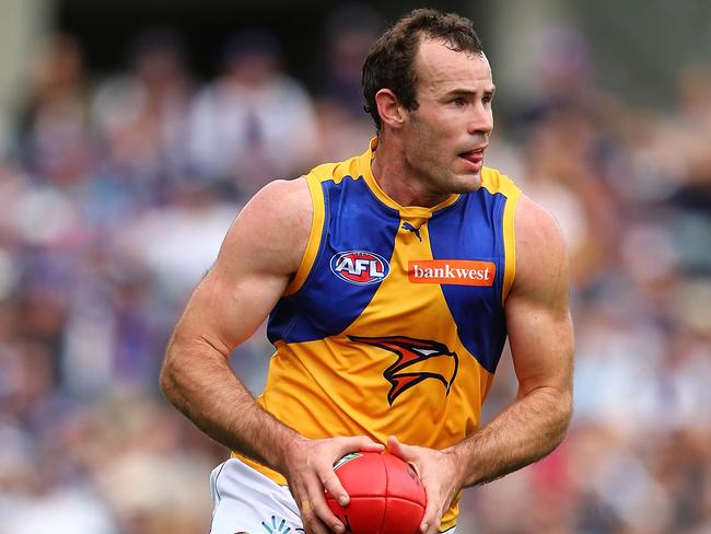 PERTH, AUSTRALIA - JULY 16: Shannon Hurn of the Eagles looks to pass the ball during the round 17 AFL match between the Fremantle Dockers and the West Coast Eagles at Domain Stadium on July 16, 2017 in Perth, Australia.  (Photo by Paul Kane/Getty Images)