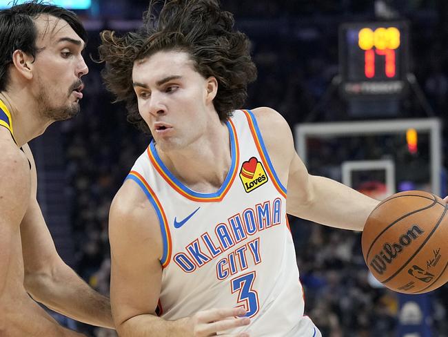 SAN FRANCISCO, CALIFORNIA - NOVEMBER 16: Josh Giddey #3 of the Oklahoma City Thunder looks to drive to the basket on Dario Saric #20 of the Golden State Warriors during the first quarter at Chase Center on November 16, 2023 in San Francisco, California. NOTE TO USER: User expressly acknowledges and agrees that, by downloading and or using this photograph, User is consenting to the terms and conditions of the Getty Images License Agreement. (Photo by Thearon W. Henderson/Getty Images)