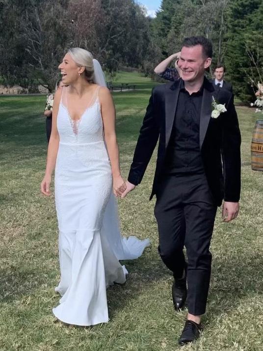 It was last minute wedding bells for Tom and Madi Cashin in Geelong.