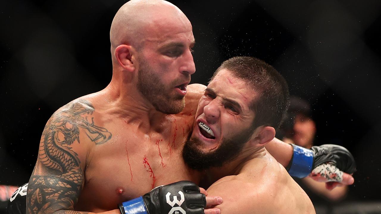 PERTH, AUSTRALIA - FEBRUARY 12: Alex Volkanovski of Australia battles Islam Makhachev of Russia in the UFC lightweight championship fight during UFC 284 at RAC Arena on February 12, 2023 in Perth, Australia. (Photo by Paul Kane/Getty Images)