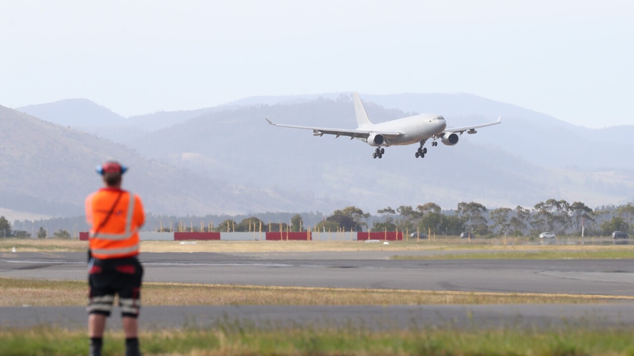 States urged to 'follow Victoria's lead' and boost quarantine protocols for flight crews