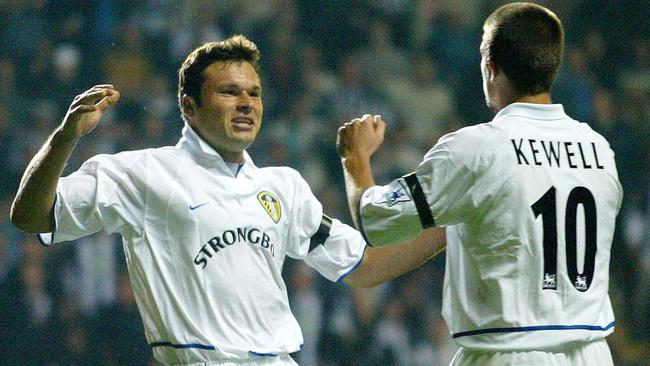 Mark Viduka (L) celebrates with Harry Kewell in 2002.