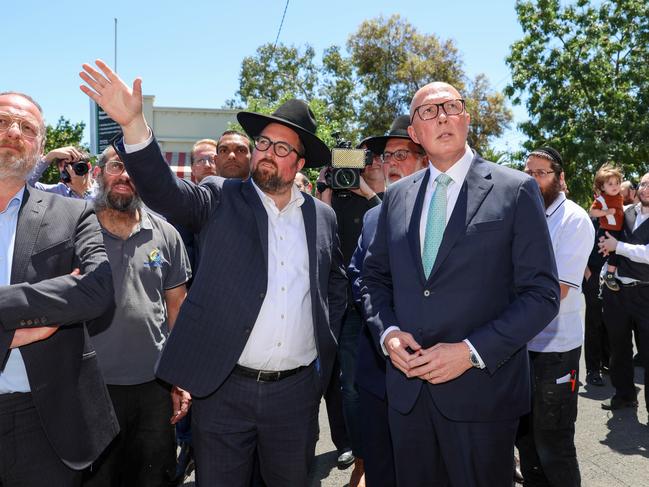 MELBOURNE AUSTRALIA - NewsWire Photos DECEMBER 9, 2024: Opposition Leader Peter Dutton visits the Adass Israel Synagogue, meeting with members from the Jewish Community.  Picture : NewsWire / Brendan Beckett