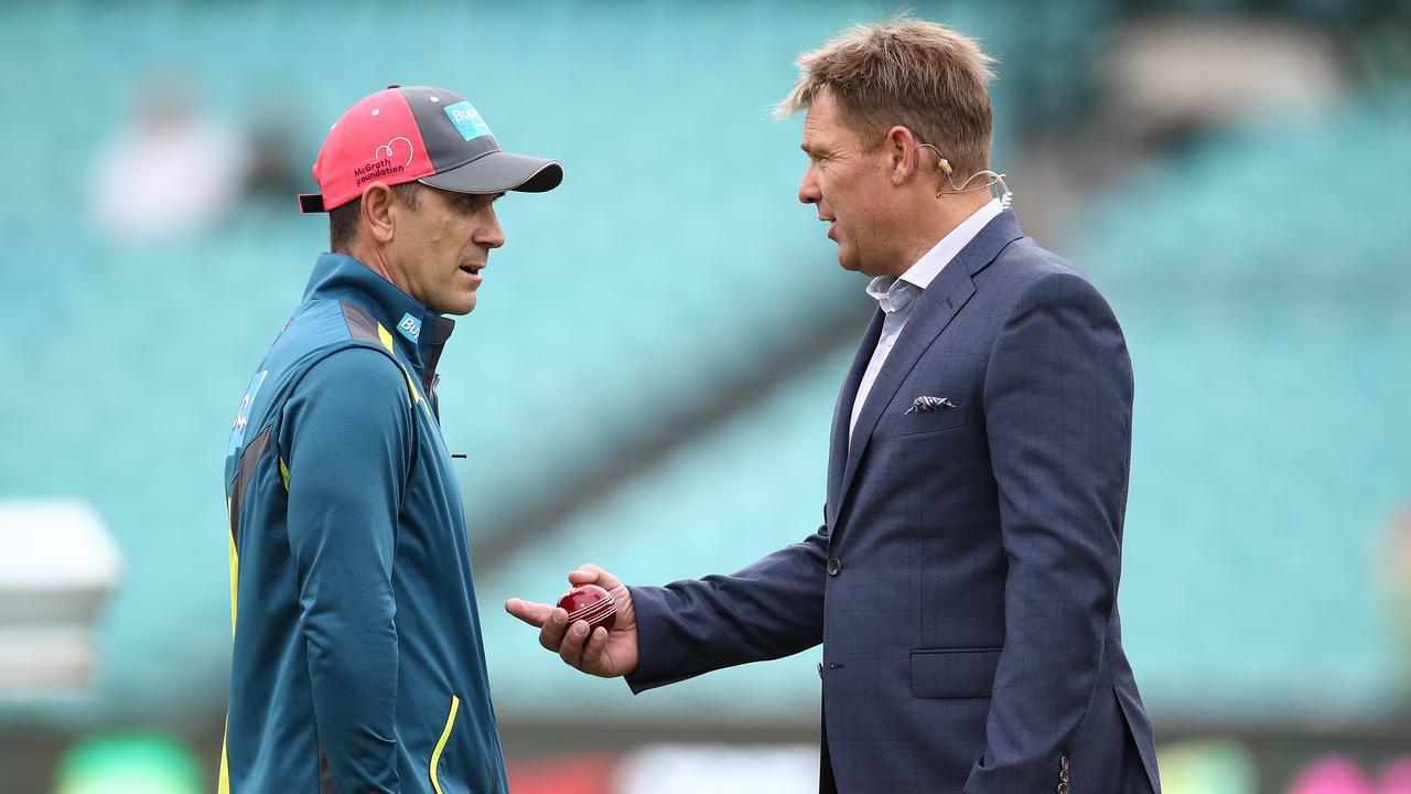 Justin Langer speaks with Shane Warne. (Photo by Ryan Pierse/Getty Images)