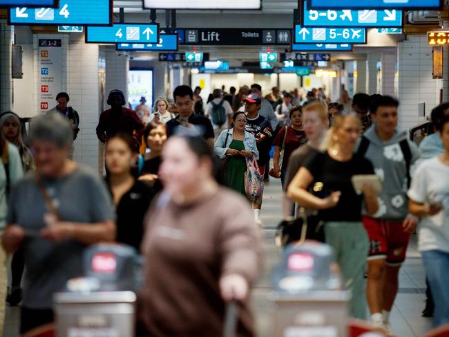 SYDNEY, AUSTRALIA - NewsWire Photos FEBRUARY 17, 2025: Passengers navigate Town Hall Station on Monday morning. Sydney commuters are being warned of further chaos at the start of the working week as the pay dispute between rail unions and the NSW government continues ahead of another Fair Work Commission hearing on Wednesday. Picture: NewsWire / Nikki Short