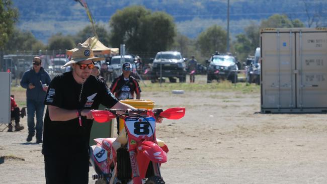 Thousands have turned up to watch the prologue for the 2024 Tatts Finke Desert Race. Picture: Gera Kazakov