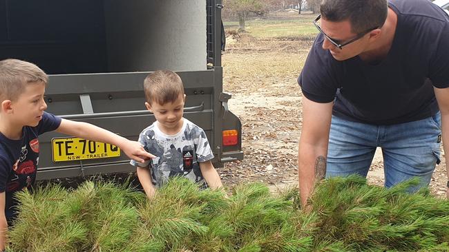 Paul Jurcevic and sons Roko, 6, and Tomi, 4, unload the car. Picture: Isabell Petrinic