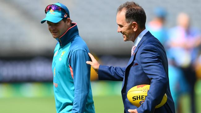 Justin Langer speaks with Steve Smith before the First Test against the West Indies in Perth, in 2022. Picture: Quinn Rooney/Getty