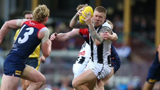 Jordan De Goey wins a hard ball.