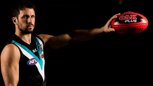 Travis Boak could be the perfect replacement if Patrick Dangerfield is injured. Pictured: AAP Image/Kelly Barnes. 