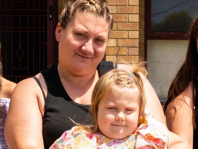 ADELAIDE/ KAURNA YARTA, AUSTRALIA - NewsWire Photos JANUARY 17, 2024: Mum of seven Brooke Thomas, 32 (middle) with her children (L-R) Bailey, 7, Leo, 9, Tiana, 8, Peyton, 3, Lily, 13, Addisyn, 5, and Tyrese, 12. Picture: NCA NewsWire / Morgan Sette