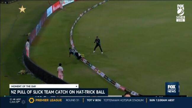 New Zealand pull off slick team catch!