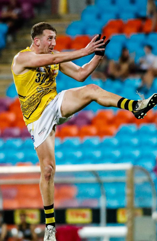 Boyd Bailey playing for Nightcliff in the 2024-25 NTFL season. Picture: Celina Whan / AFLNT Media