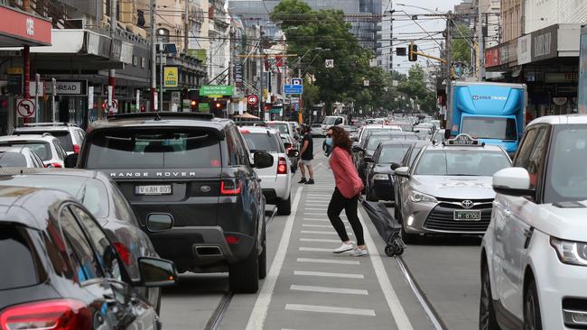 Busy Prahran after a long Melbourne COVID lockdown. Picture: David Crosling