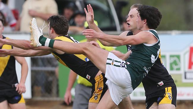 Echuca’s Jack Evans snaps a kick. Picture Yuri Kouzmin