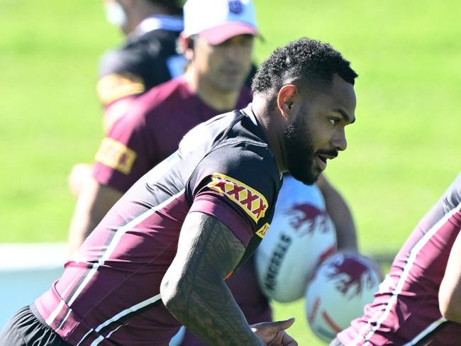 SUNSHINE COAST, AUSTRALIA - MAY 22: (L-R) Cameron Munster, Hamiso Tabuai-Fidow and Valentine Holmes runduring a Queensland Maroons men's State Of Origin training session at Sunshine Coast Stadium on May 22, 2025 in Sunshine Coast, Australia. (Photo by Bradley Kanaris/Getty Images)
