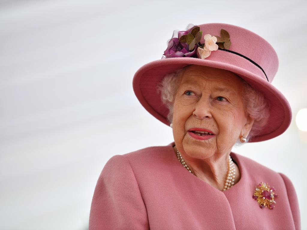 SALISBURY, ENGLAND - OCTOBER 15: Britain's Queen Elizabeth II speaks with staff during a visit to the Defence Science and Technology Laboratory (Dstl) at Porton Down science park on October 15, 2020 near Salisbury, England. The Queen and the Duke of Cambridge visited the Defence Science and Technology Laboratory (Dstl) where they were to view displays of weaponry and tactics used in counter intelligence, a demonstration of a Forensic Explosives Investigation and meet staff who were involved in the Salisbury Novichok incident. Her Majesty and His Royal Highness also formally opened the new Energetics Analysis Centre. (Photo by Ben Stansall - WPA Pool/Getty Images)