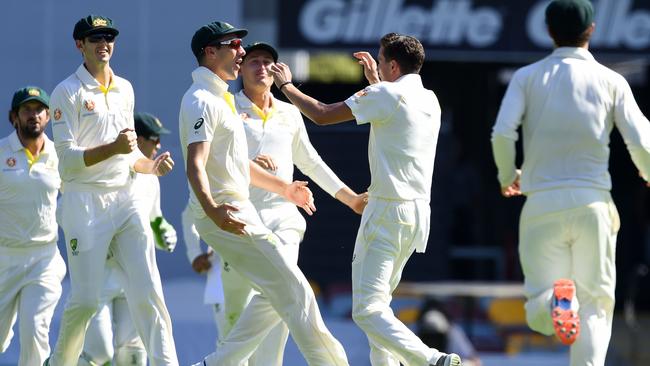 Jhye Richardson (2nd-R) celebrates with his team after getting the wicket of Sri Lanka's Kusal Mendis.