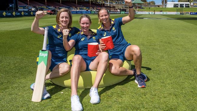 Australian teammates Meg Lanning (r), Rachael Haynes (l) and Beth Mooney will face off as rivals in the forthcoming WBBL season. Picture: Graeme Taylor