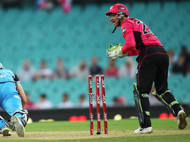 Sixers' Josh Philippe stumps Strikers' Matt Short during BBL match between the Sydney Sixers and Adelaide Strikers at the SCG. Picture. Phil Hillyard