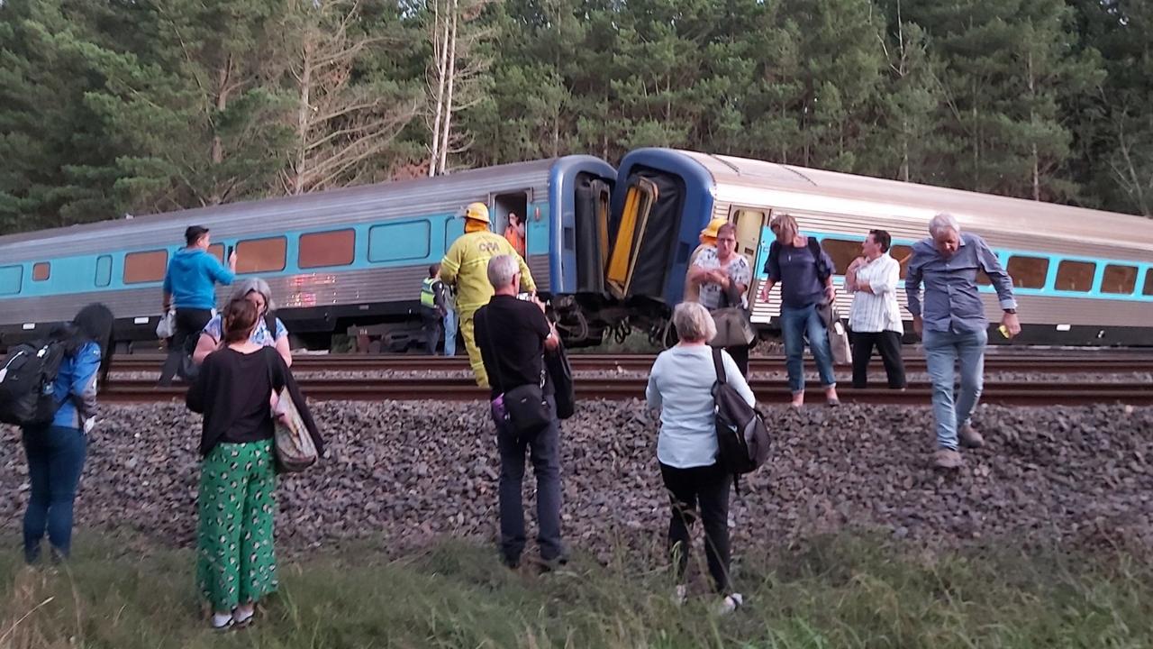 Sydney to Melbourne train derails Driver announced plans to make